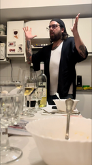 Degustação de vinhos premium com almoço ou tapas.