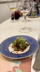 Degustação de vinhos premium com almoço ou tapas.