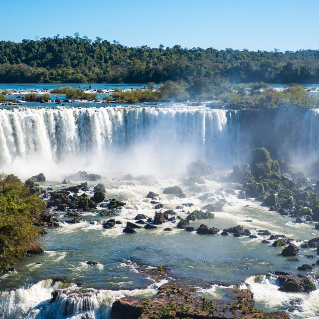 Read more about the article Iguazu Falls: Unraveling Triple Country Wonders